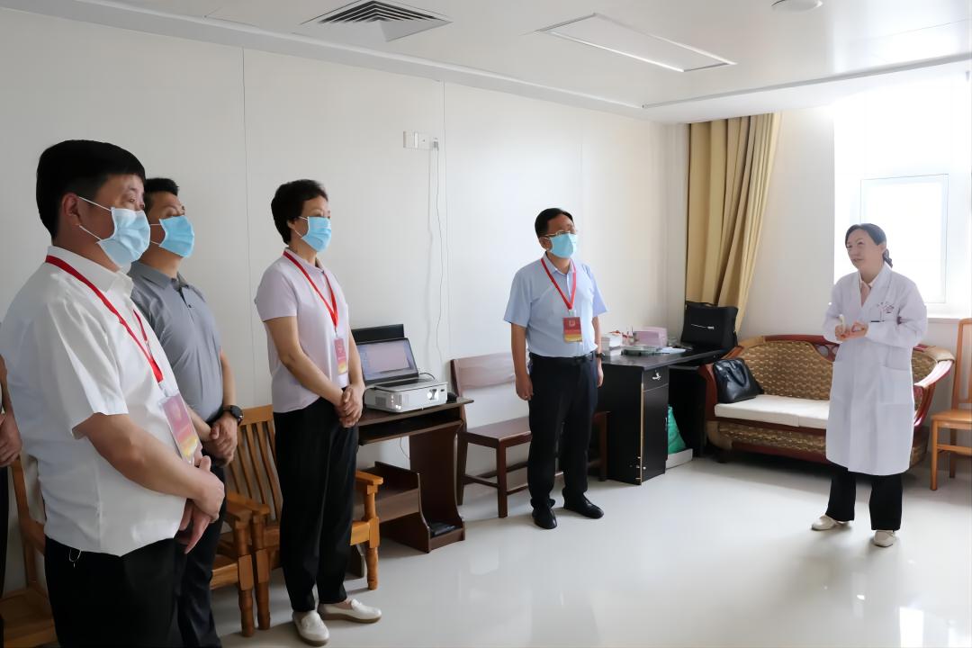 区人大常委会执法检查组莅临信阳市第三人民医院开展“积极应对人口老龄化 加快发展养老服务”执法检查